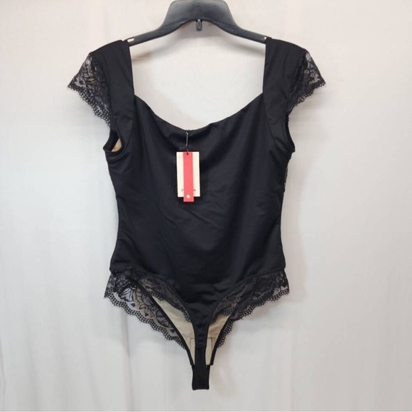 POPULISH Black Shapewear Sculpting Bodysuit V Neck Lace Thong - Picture 3 of 5